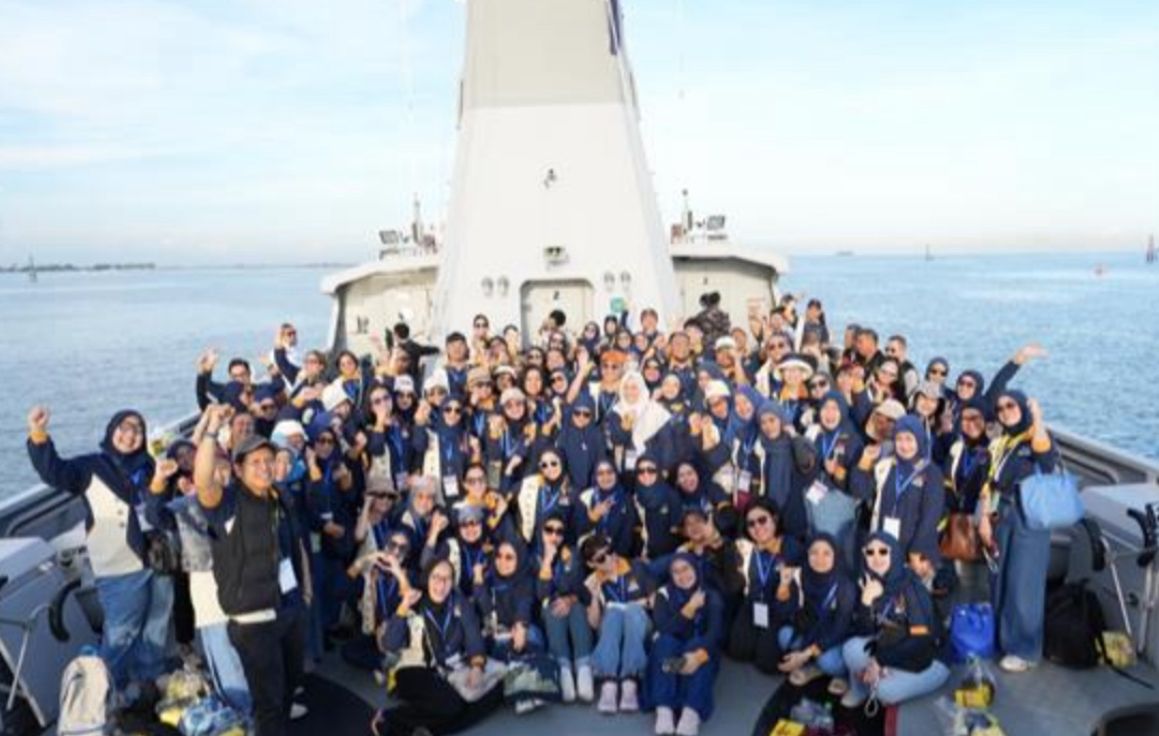 200 Dokter Gigi Anak Layani Warga Pulau Kodingareng Lewat Aksi “Sailing for Smiling”
